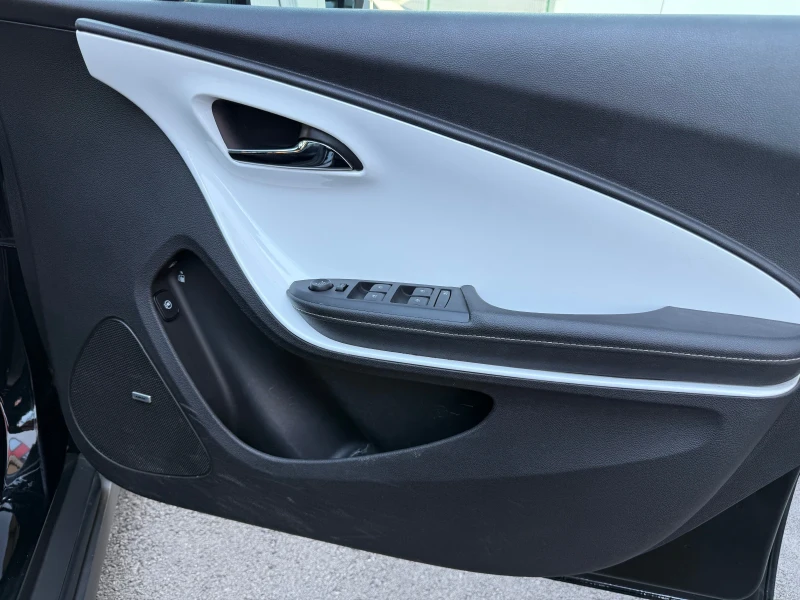 Chevrolet Volt Hybrid , снимка 9 - Автомобили и джипове - 51902590