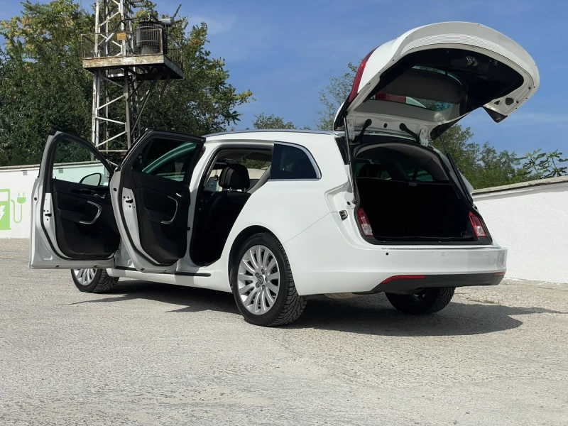 Opel Insignia Sports Tourer 2.0 CDTI, снимка 7 - Автомобили и джипове - 52531542