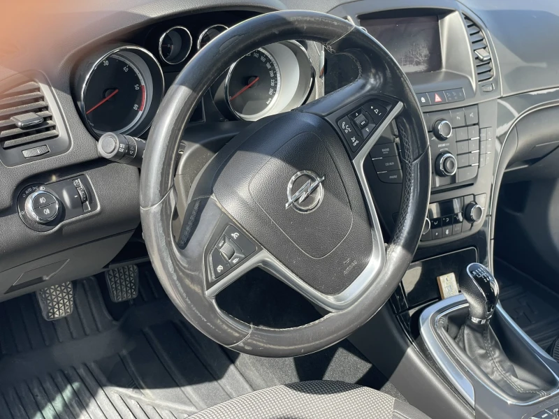 Opel Insignia Sports Tourer 2.0 CDTI, снимка 12 - Автомобили и джипове - 52531542