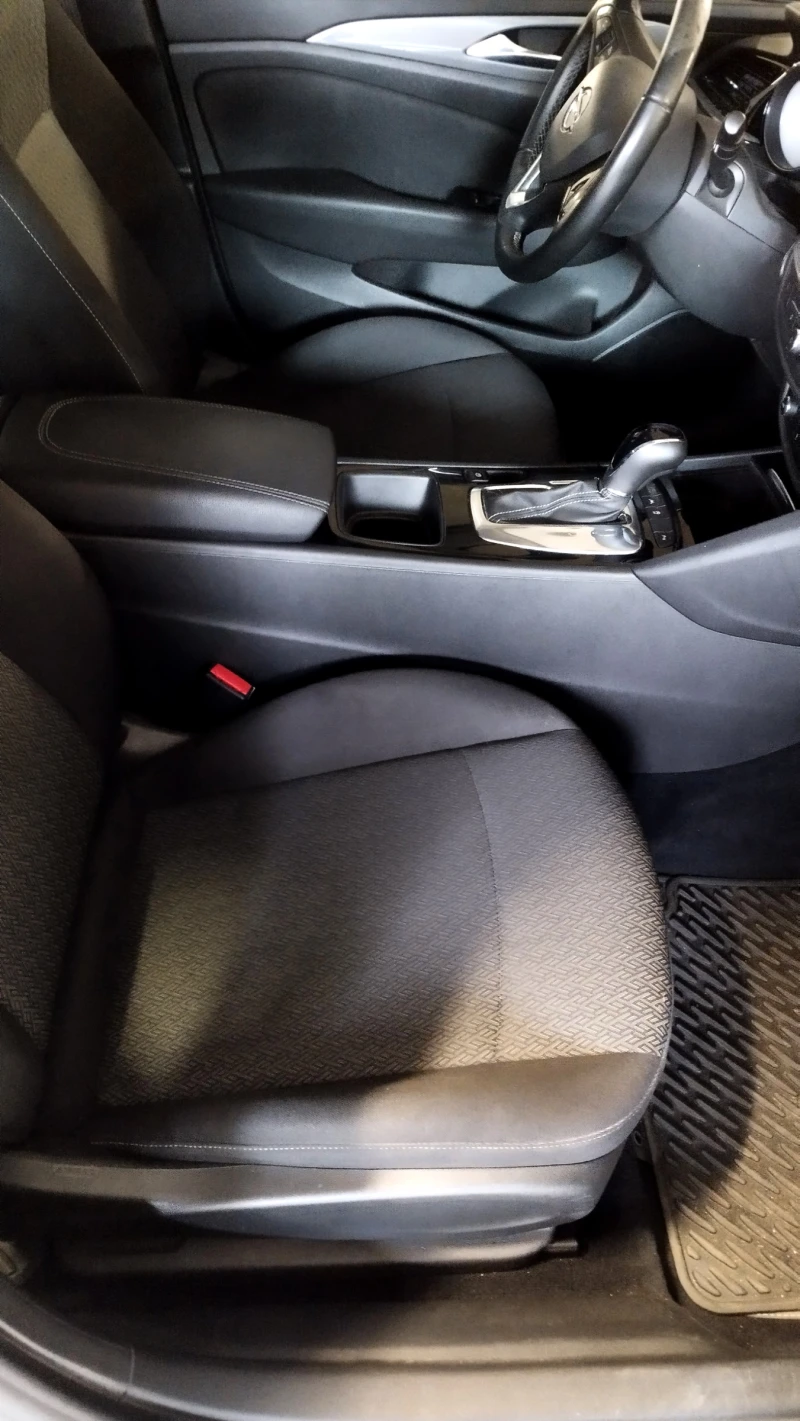 Opel Insignia, снимка 9 - Автомобили и джипове - 51687505