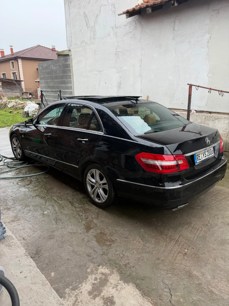 Mercedes-Benz E 220, снимка 2 - Автомобили и джипове - 52858672