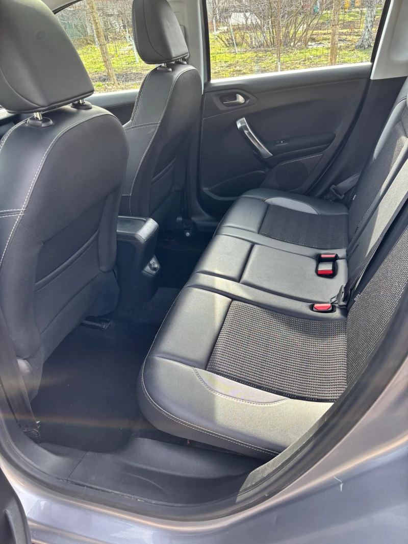 Peugeot 2008 1, 6 Blue-HDI Alure+ стъклен покрив , Navi Car Pla, снимка 11 - Автомобили и джипове - 53223750