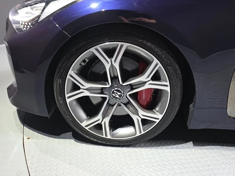 Kia Stinger 3.3 Turbo AWD| 365к.с.| ВКЛ.ТЕХНОТЕСТ, снимка 5 - Автомобили и джипове - 55666091