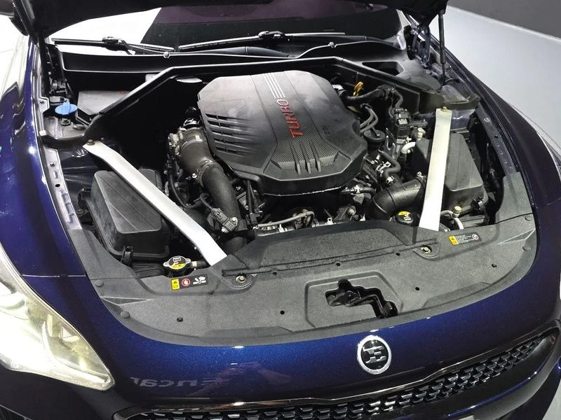 Kia Stinger 3.3 Turbo AWD| 365к.с.| ВКЛ.ТЕХНОТЕСТ, снимка 6 - Автомобили и джипове - 55666091