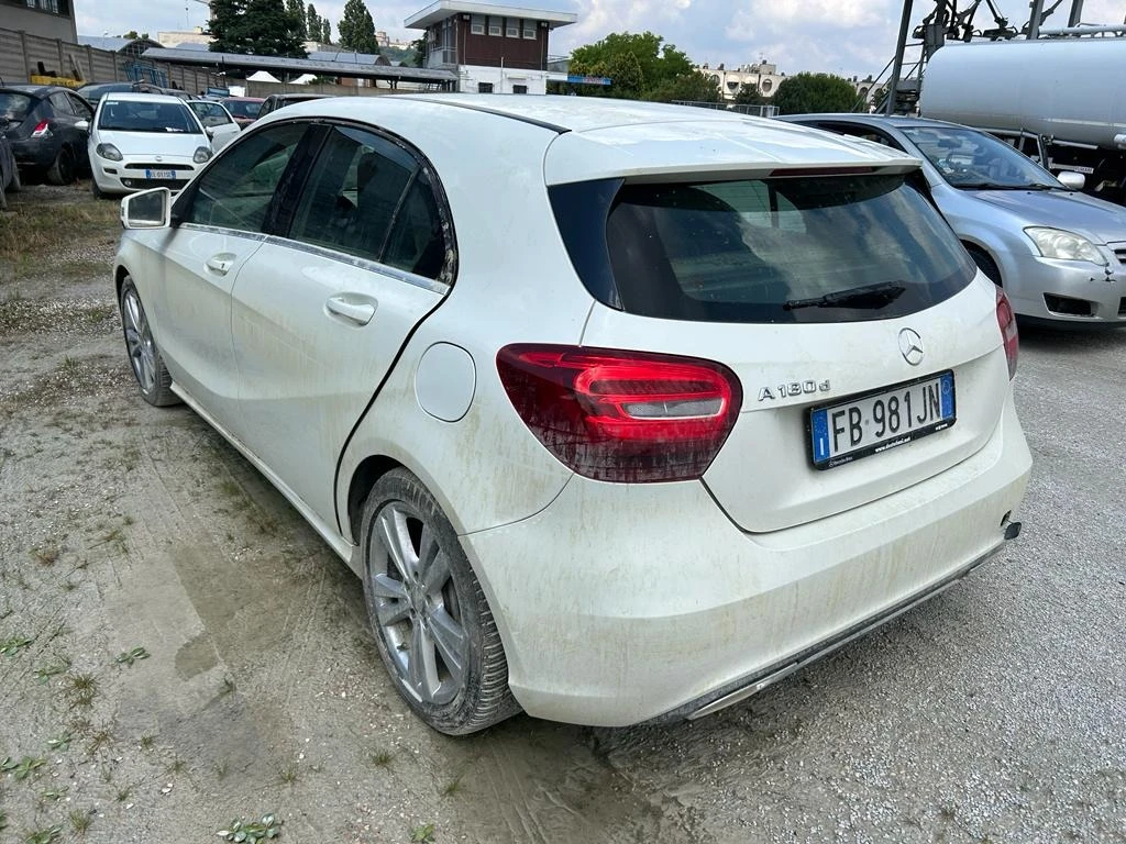 Mercedes-Benz A 180 A180d - изображение 4