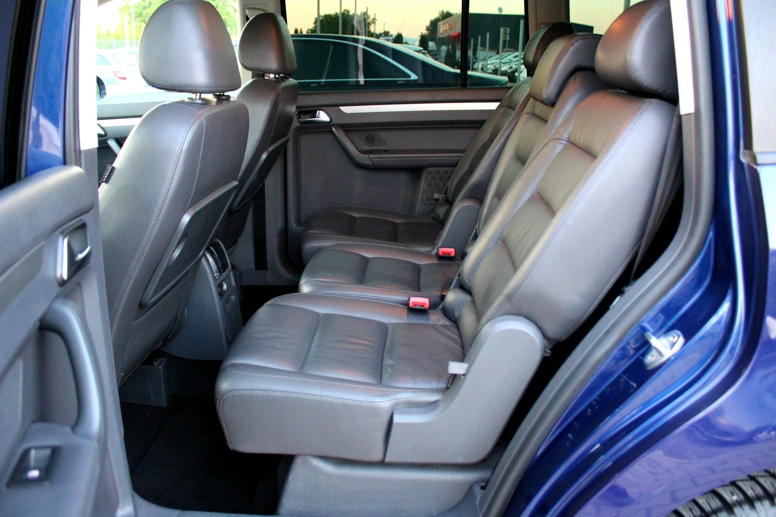 VW Touran 2.0TDI СОБСТВЕН ЛИЗИНГ | Mobile.bg — изображение 15