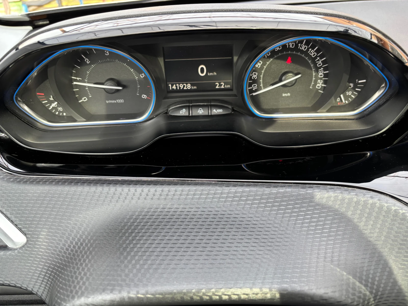 Peugeot 2008 1, 6 Blue-HDI Alure ������� ������ , Navi Car Play | Mobile.bg � ����������� 9