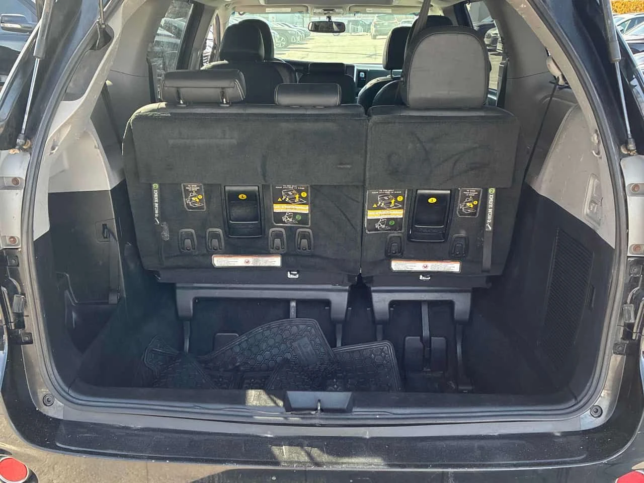 Toyota Sienna * SE * PANO* KEYLESS* ПОДГРЕВ* , снимка 16 - Автомобили и джипове - 53797103