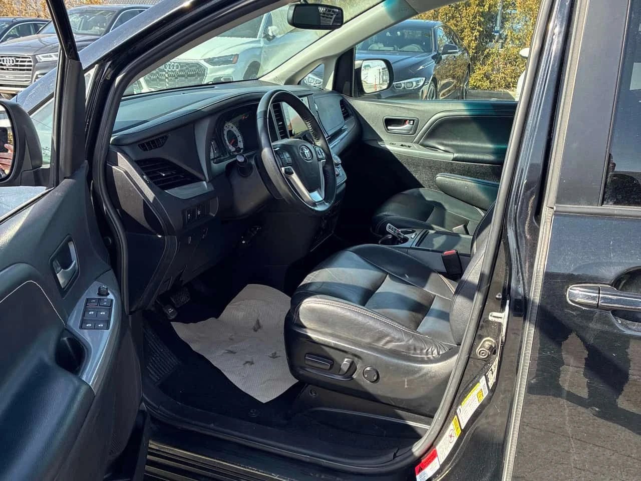 Toyota Sienna * SE * PANO* KEYLESS* ПОДГРЕВ* , снимка 5 - Автомобили и джипове - 53797103