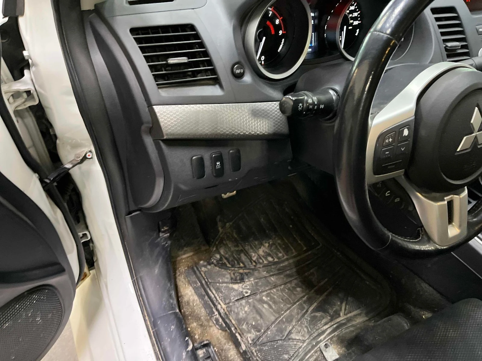 Mitsubishi Lancer Evolution  GSR С РЕГИСТРАЦИЯ & АВТО КРЕДИТ , снимка 9 - Автомобили и джипове - 54043731