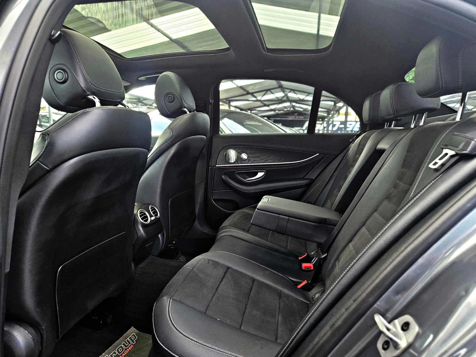 Mercedes-Benz E 220 AMG/4MAT/OPANO/360CAMERA/BURMESTER/ПОДГРЕВ/AMBI/LI, снимка 16 - Автомобили и джипове - 54087832