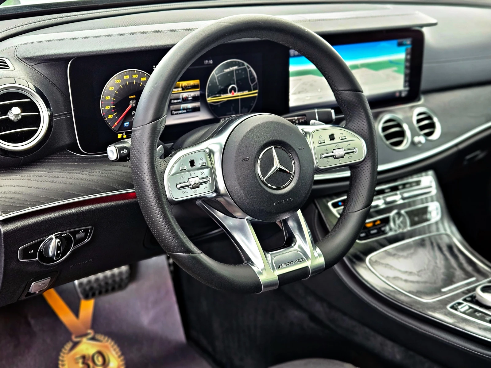 Mercedes-Benz E 220 AMG/4MAT/OPANO/360CAMERA/BURMESTER/ПОДГРЕВ/AMBI/LI, снимка 10 - Автомобили и джипове - 54087832