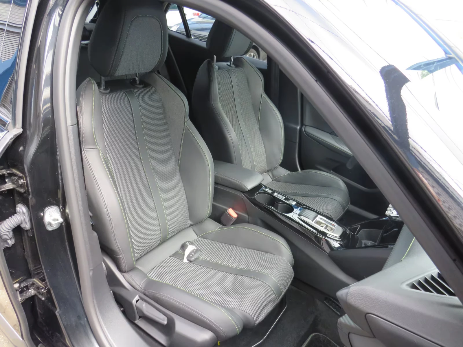 Peugeot 2008 GT/136HP/FULL-LED/360/NAVI/208h, снимка 12 - Автомобили и джипове - 54415665
