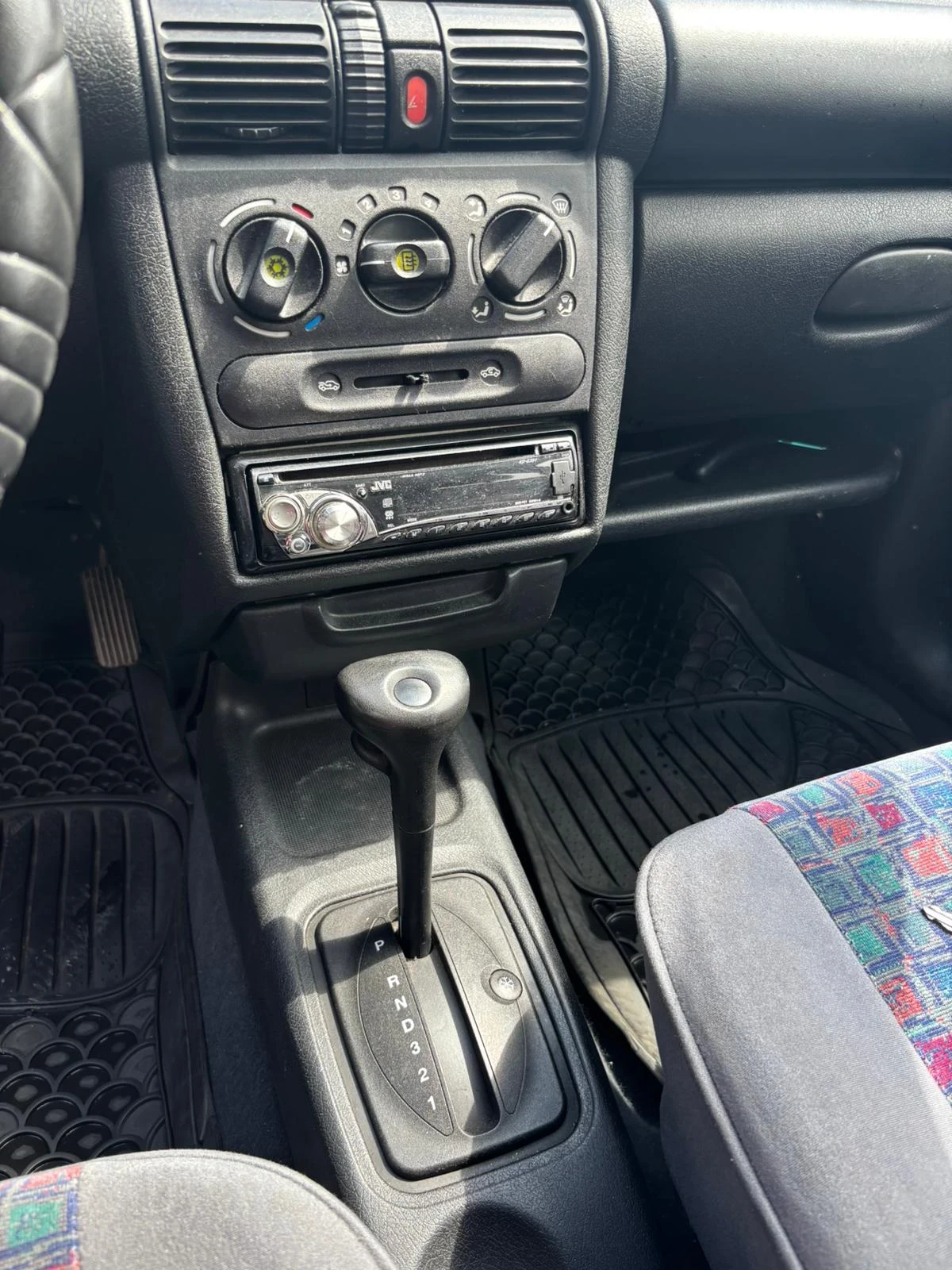 Opel Corsa, снимка 4 - Автомобили и джипове - 54526387