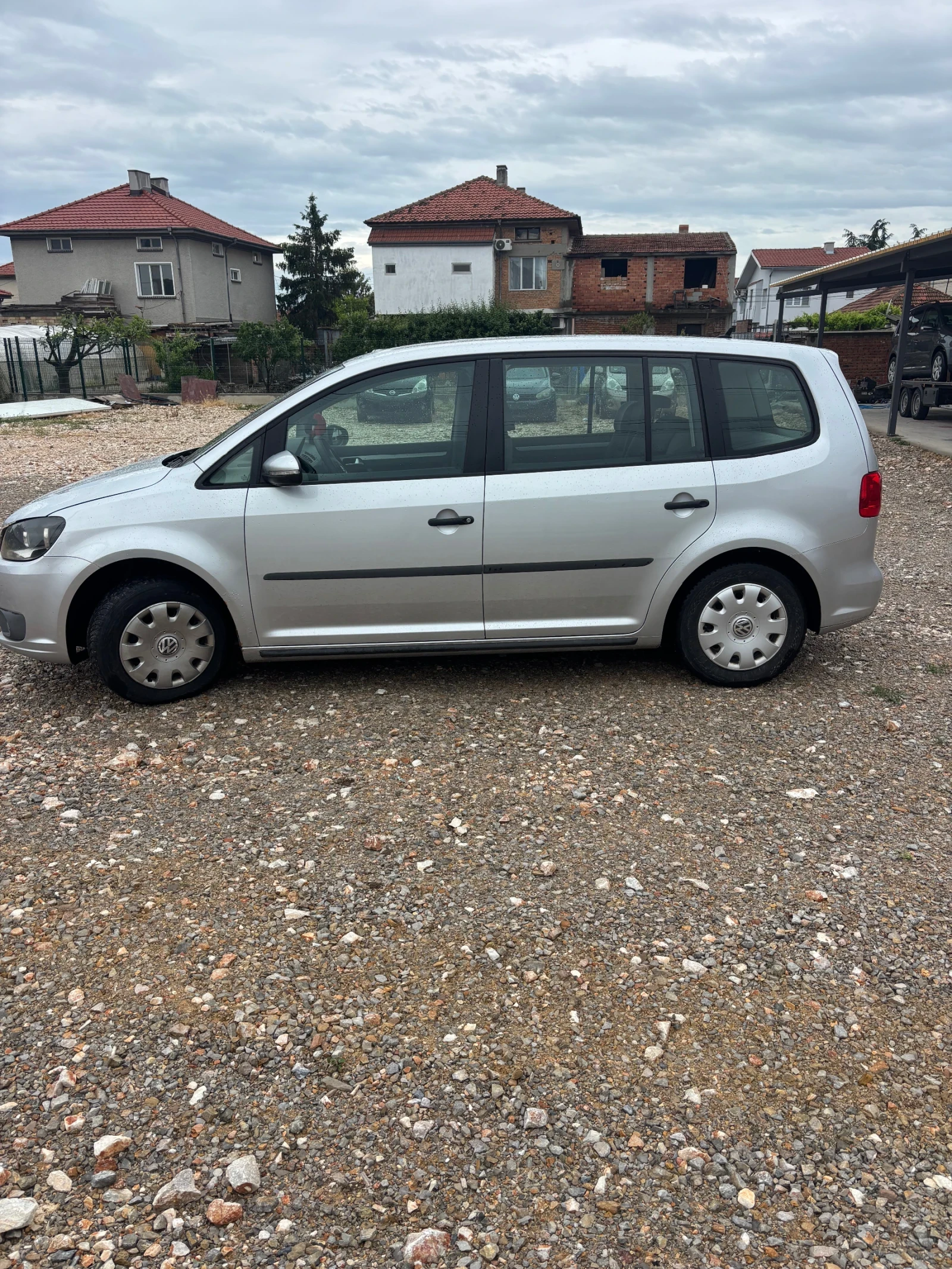 VW Touran, снимка 3 - Автомобили и джипове - 54635188