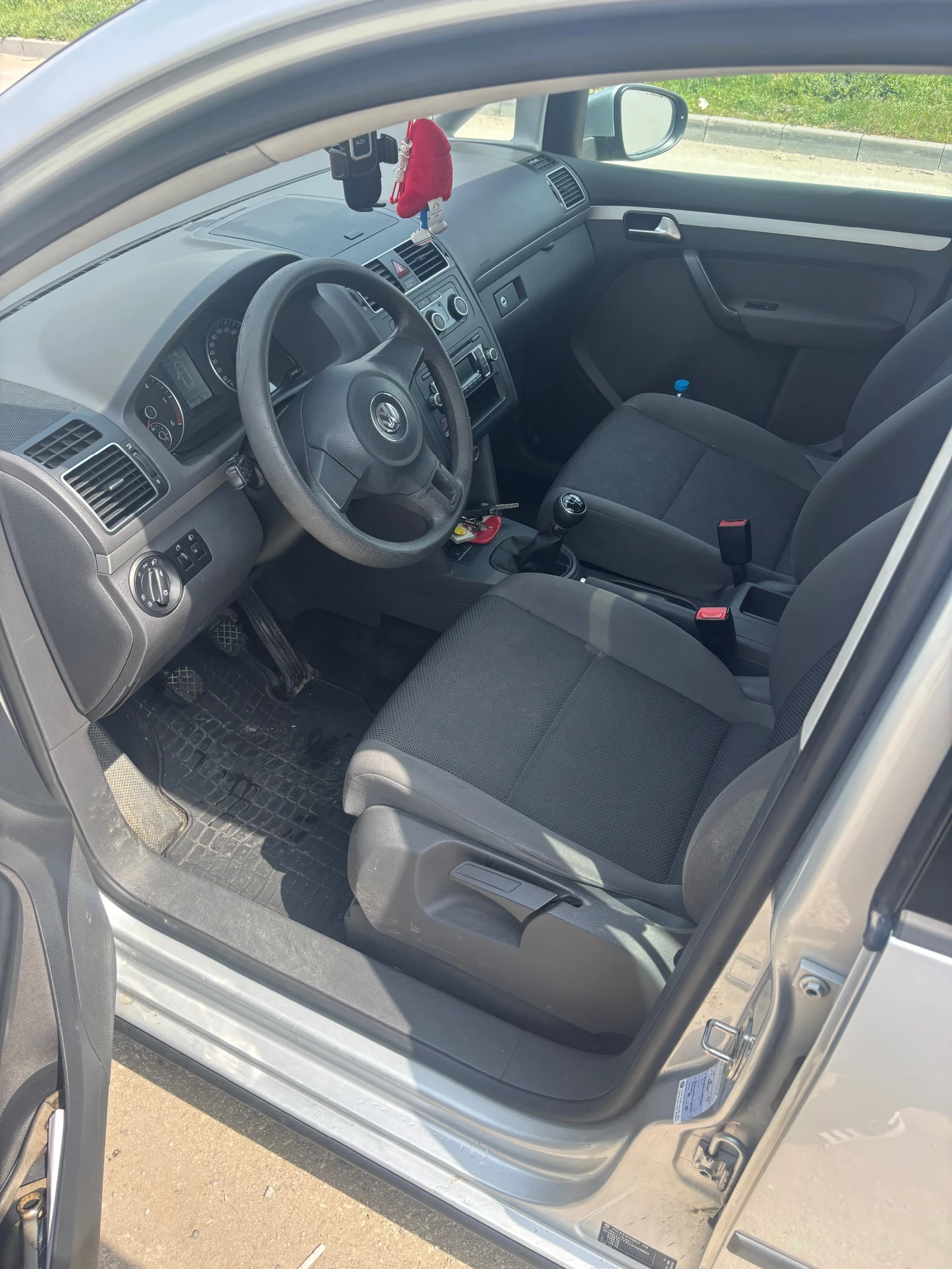 VW Touran, снимка 6 - Автомобили и джипове - 54635188