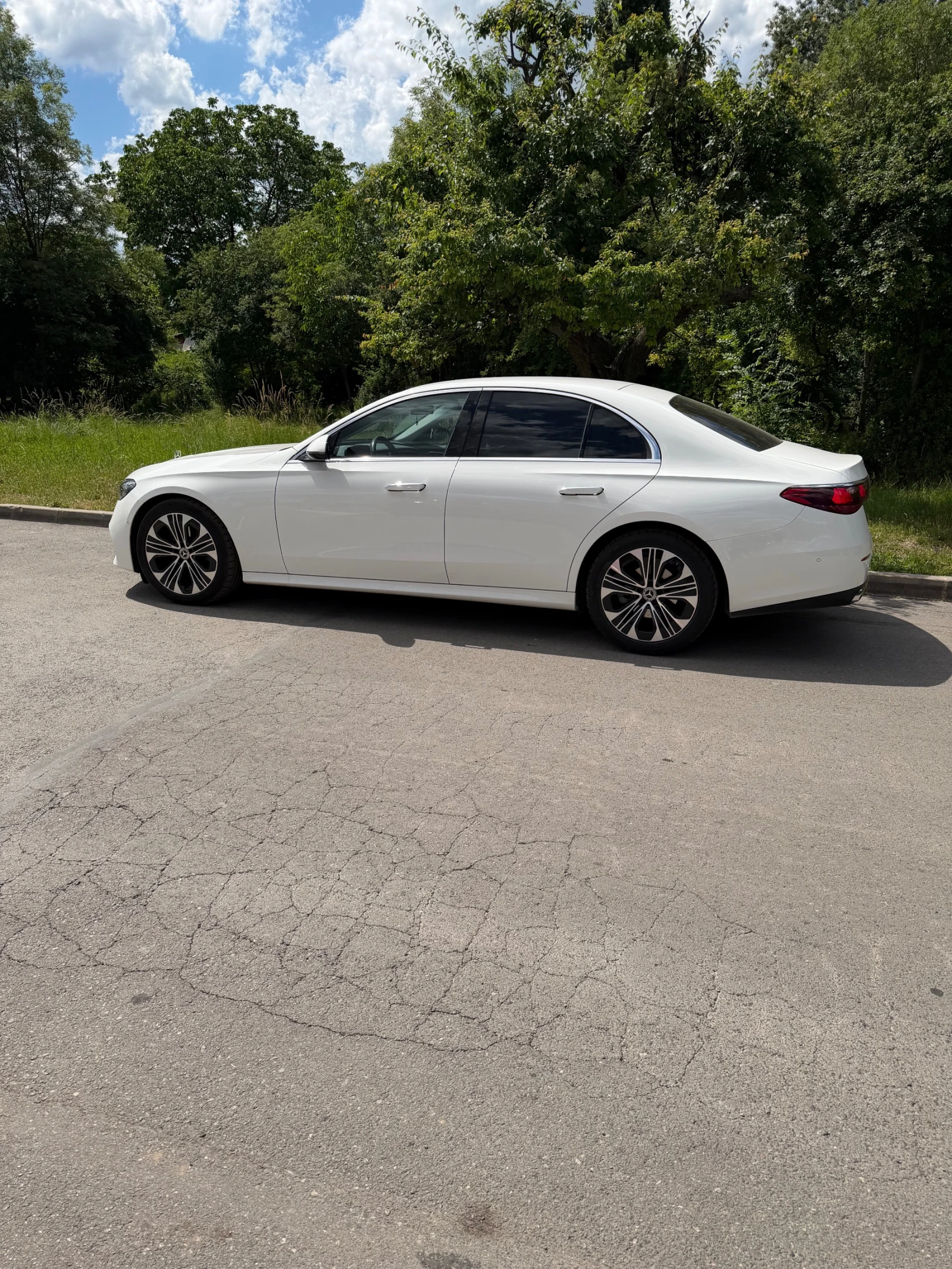 Mercedes-Benz E 220, снимка 4 - Автомобили и джипове - 54915225