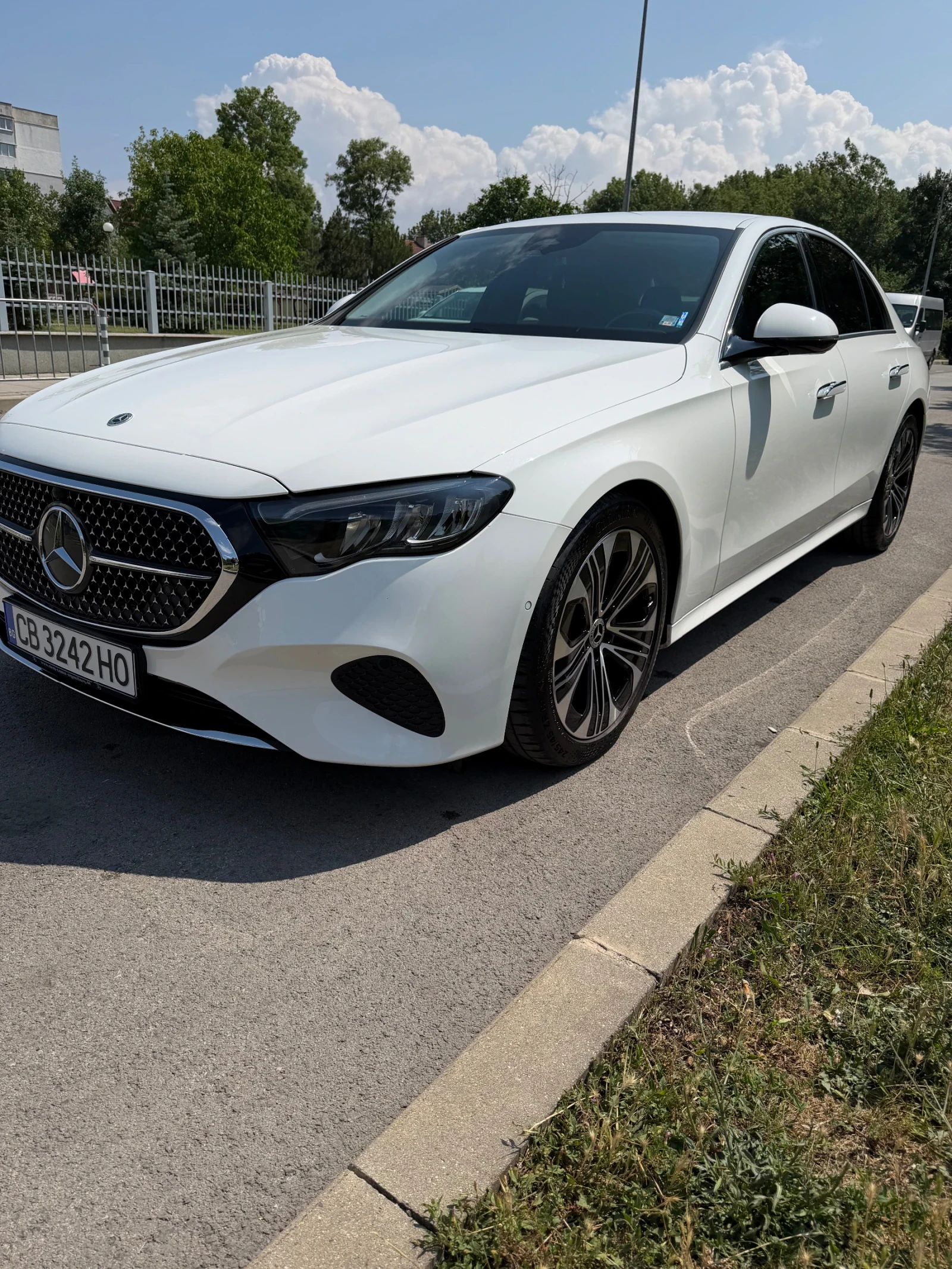 Mercedes-Benz E 220, снимка 13 - Автомобили и джипове - 55185173