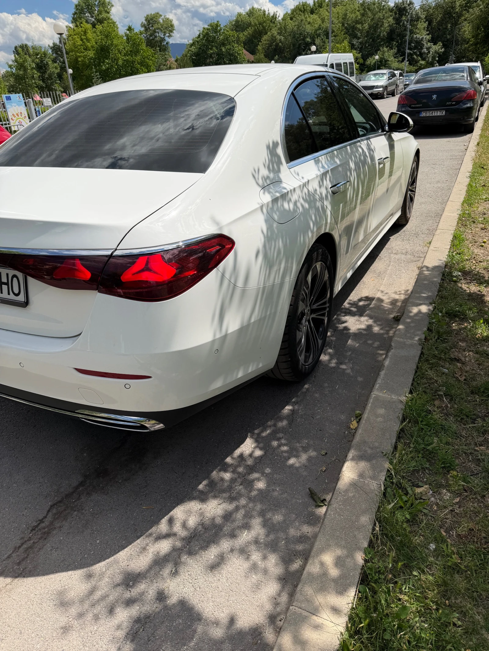 Mercedes-Benz E 220, снимка 6 - Автомобили и джипове - 54915225