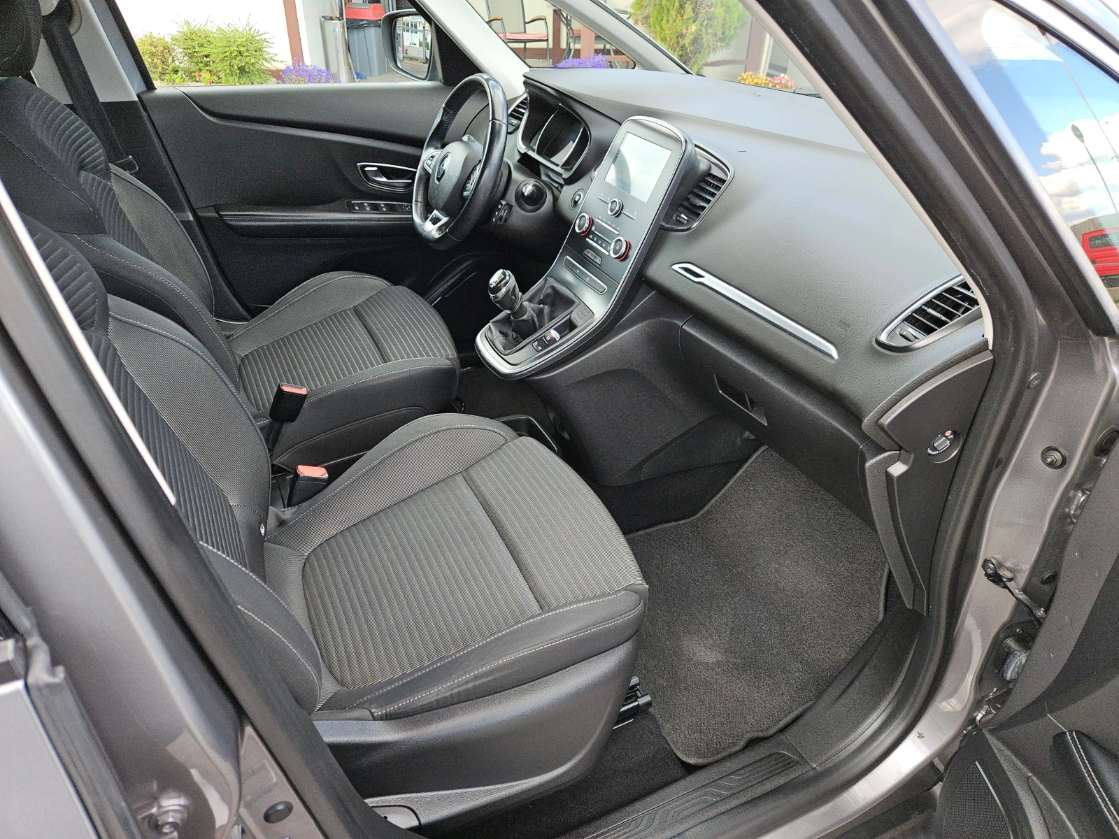 Renault Grand scenic 1.5DCI/BUSINESS/6ск./7м/LED/NAVI/БЛУТУТ/EU6/ТОП, снимка 15 - Автомобили и джипове - 56210553