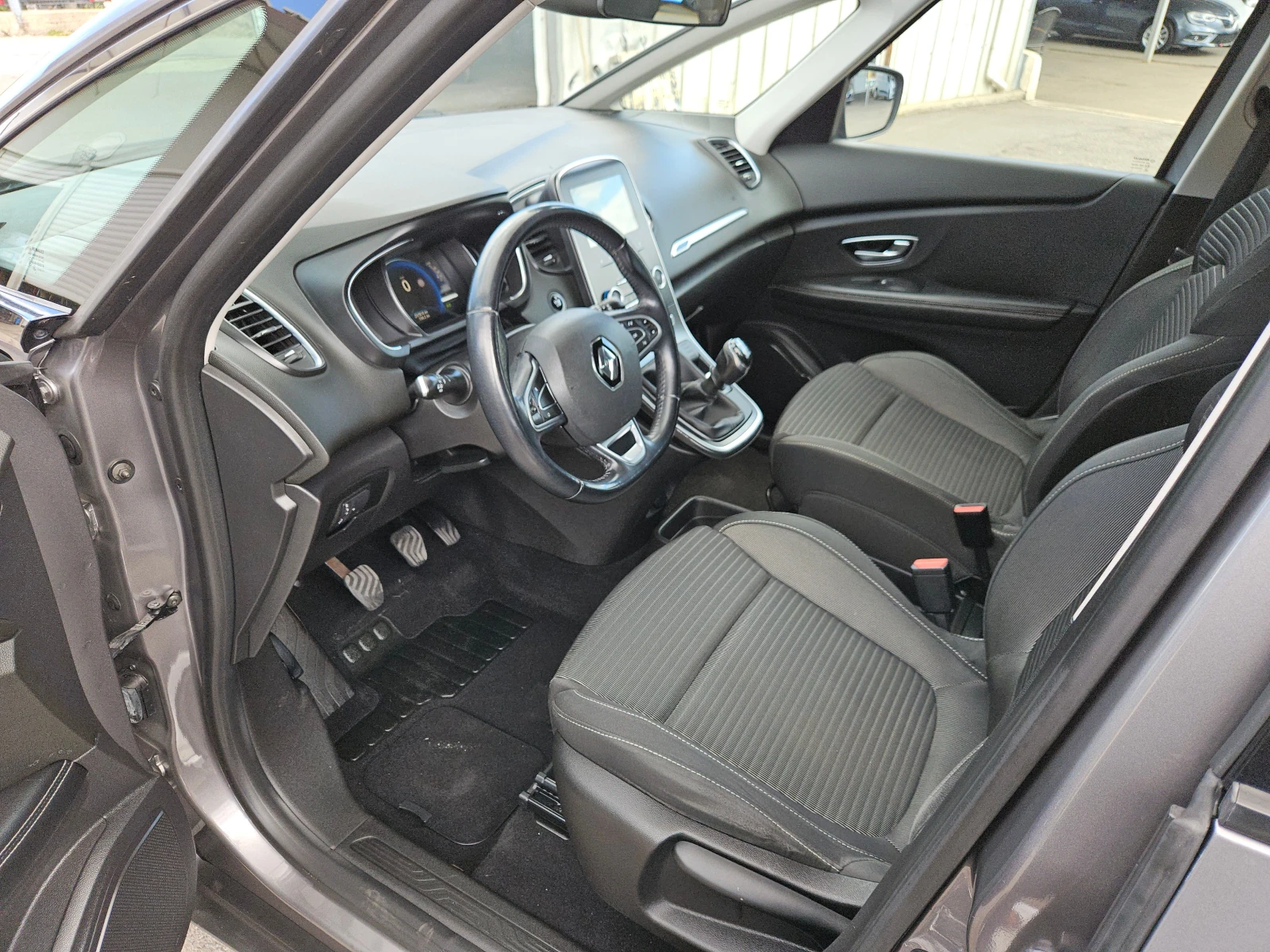 Renault Grand scenic 1.5DCI/BUSINESS/6ск./7м/LED/NAVI/БЛУТУТ/EU6/ТОП, снимка 9 - Автомобили и джипове - 56210553
