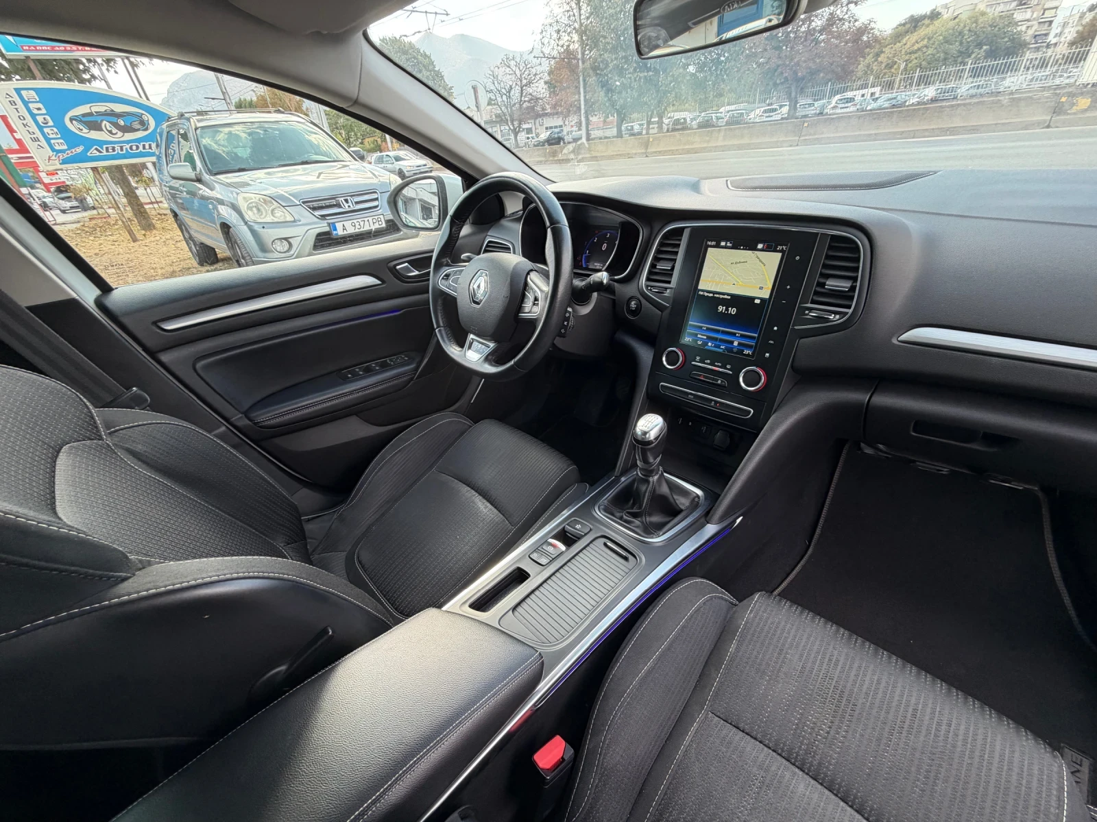 Renault Megane, снимка 13 - Автомобили и джипове - 56325247