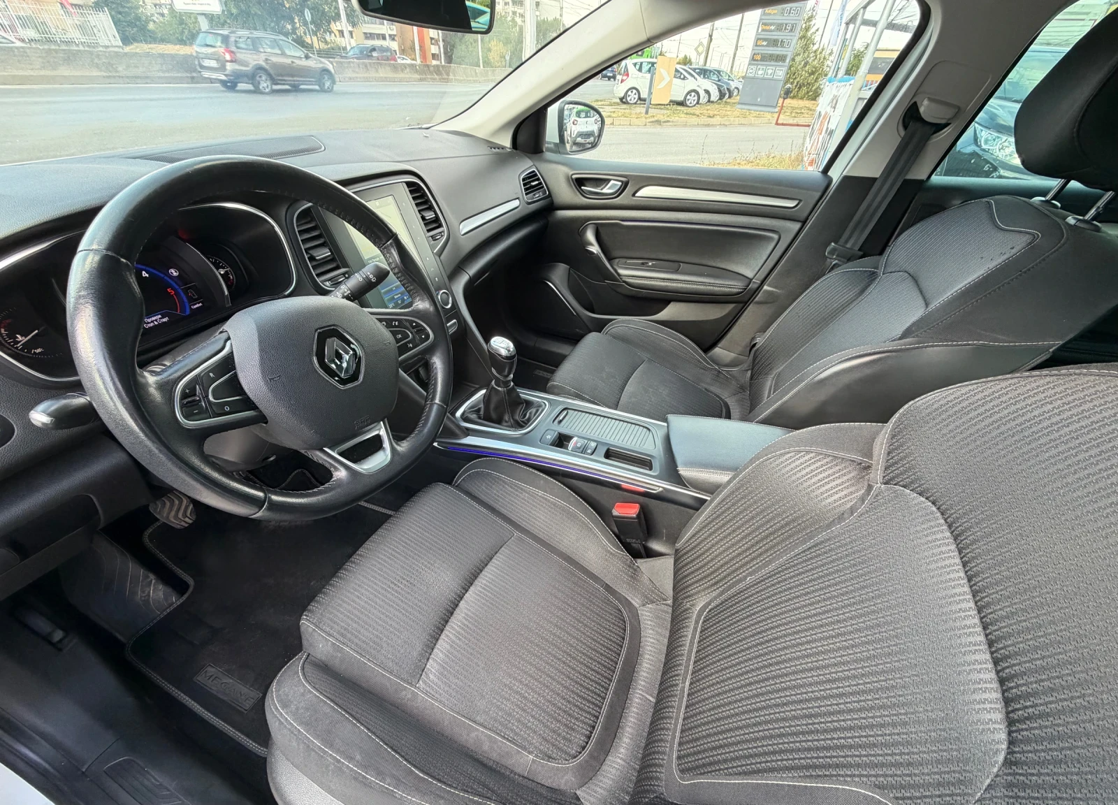 Renault Megane, снимка 9 - Автомобили и джипове - 56325247