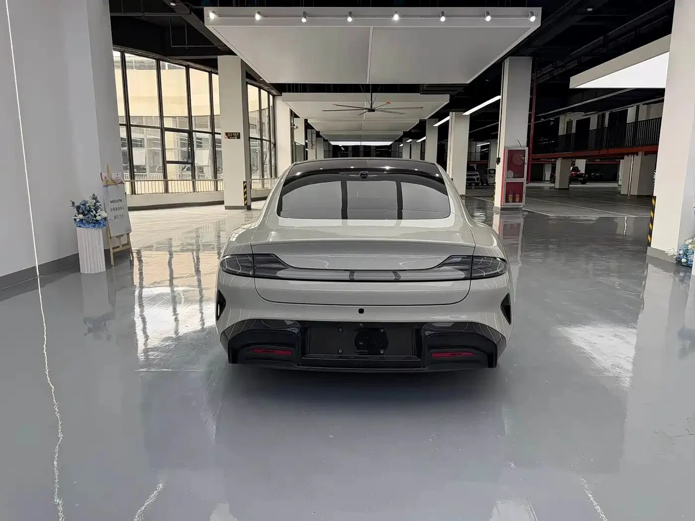 Xiaomi SU7, снимка 5 - Автомобили и джипове - 56683312