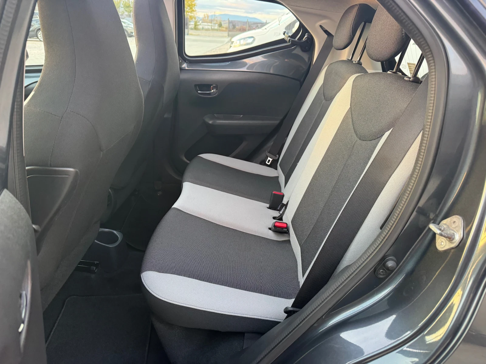 Toyota Aygo 1.2i CABRIO CAMERA SERVIZ, снимка 15 - Автомобили и джипове - 56728670