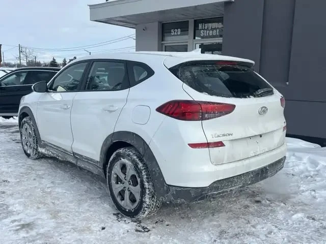 Hyundai Tucson Essential / AWD / ПОДГРЕВИ / ФИКСИРАНА ЦЕНА ДО БГ - изображение 4