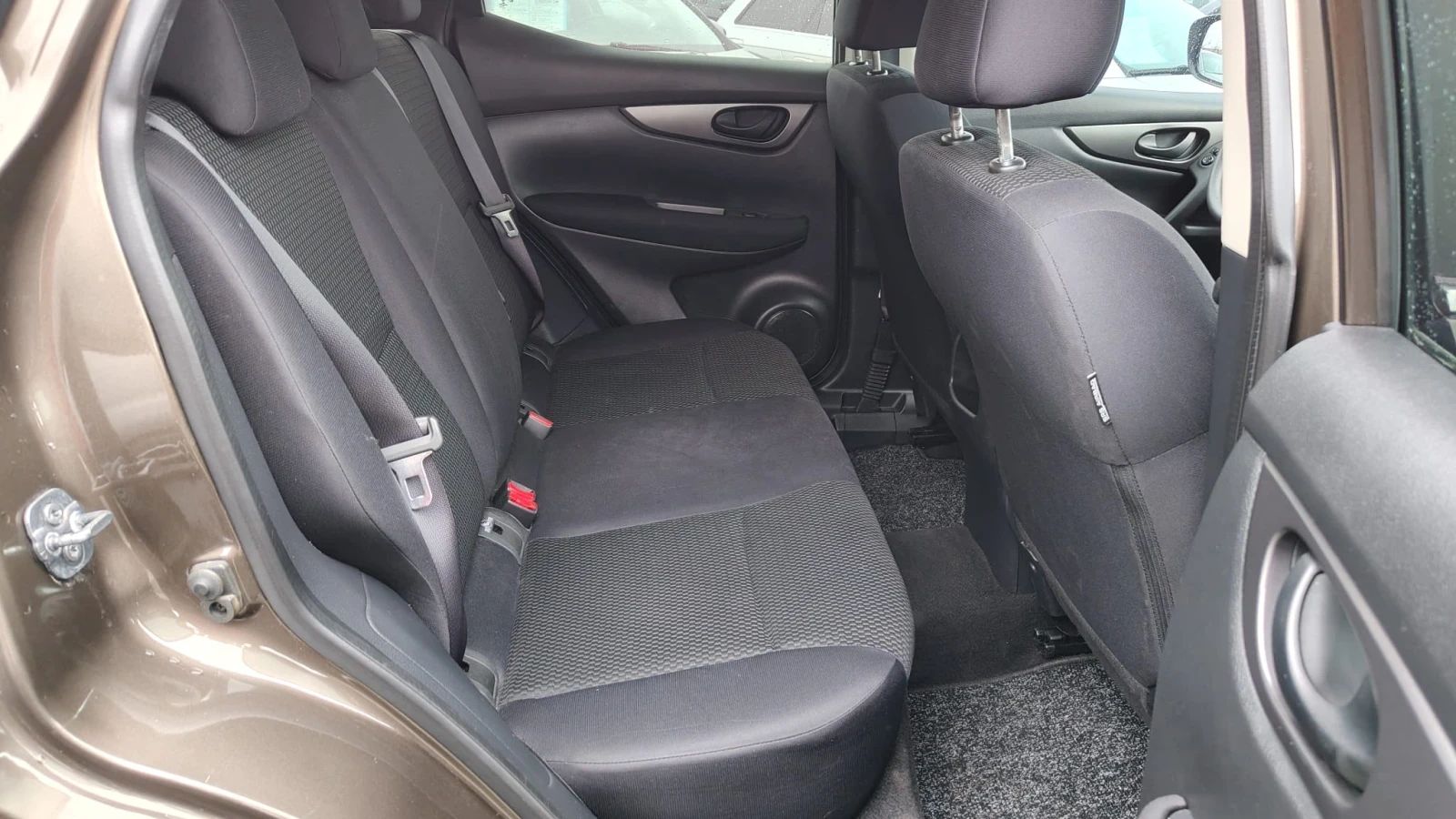 Nissan Qashqai 1.5, снимка 13 - Автомобили и джипове - 53886017