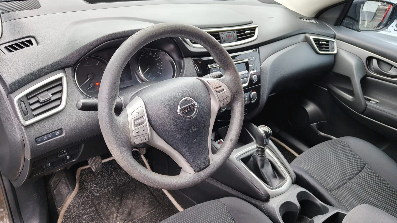 Nissan Qashqai 1.5, снимка 9 - Автомобили и джипове - 53886017