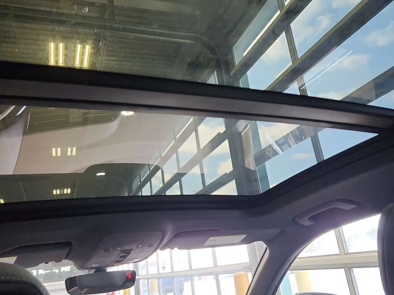 Audi Q3 * PROGRESSIV * ПАНО * ПОДГРЕВИ * 2 КЛЮЧА * CARFAX , снимка 12 - Автомобили и джипове - 54129342