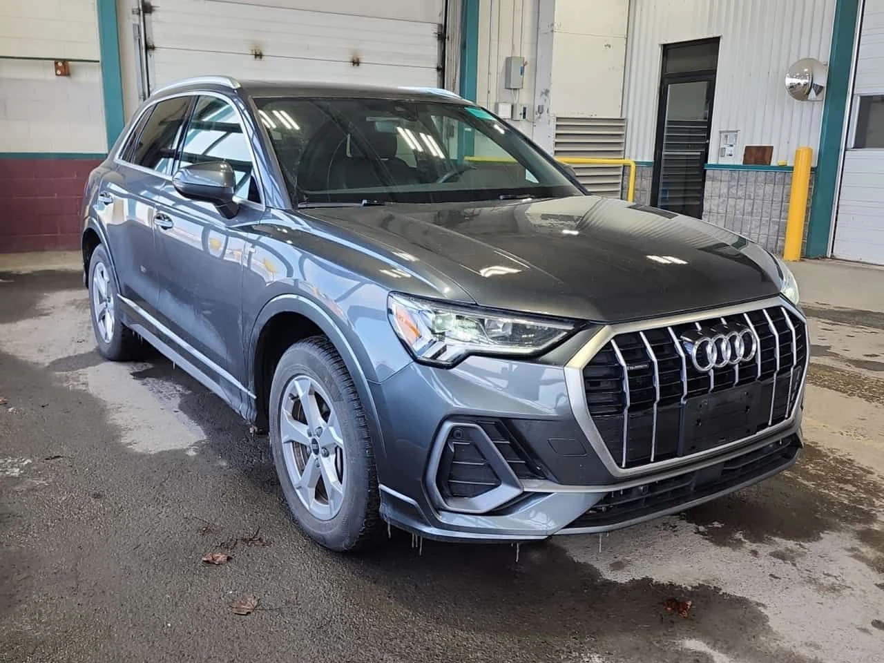 Audi Q3 * PROGRESSIV * ПАНО * ПОДГРЕВИ * 2 КЛЮЧА * CARFAX , снимка 2 - Автомобили и джипове - 54129342