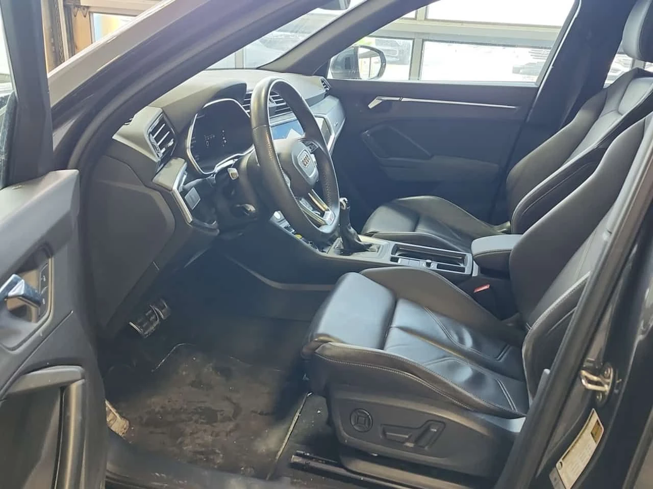 Audi Q3 * PROGRESSIV * ПАНО * ПОДГРЕВИ * 2 КЛЮЧА * CARFAX , снимка 5 - Автомобили и джипове - 54129342