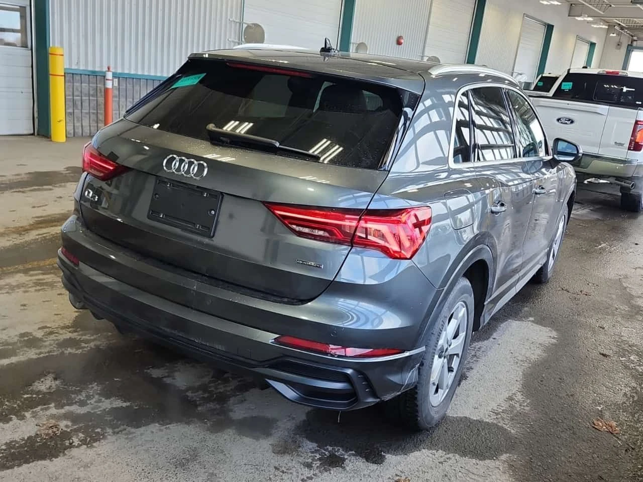 Audi Q3 * PROGRESSIV * ПАНО * ПОДГРЕВИ * 2 КЛЮЧА * CARFAX , снимка 3 - Автомобили и джипове - 54129342