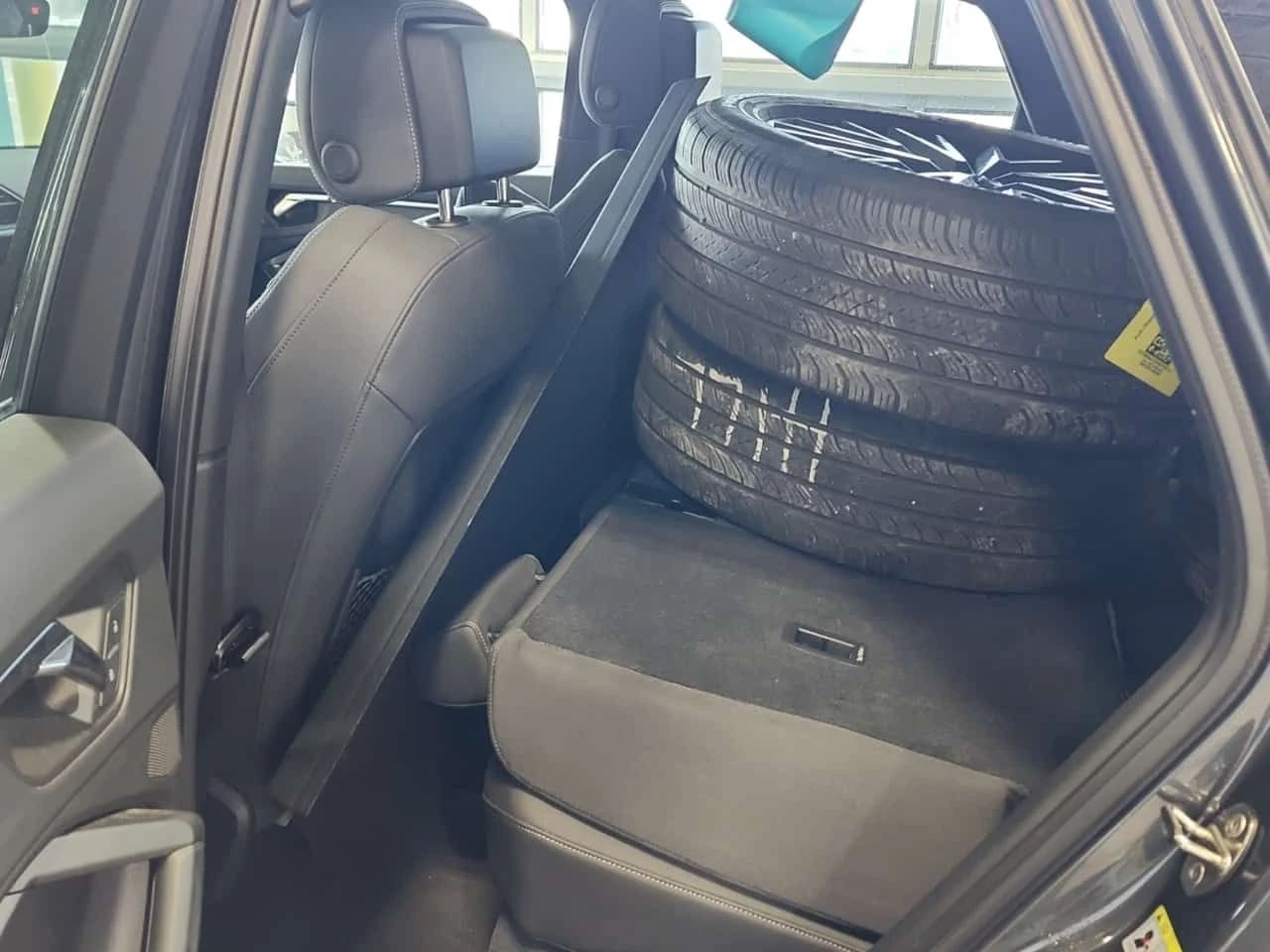 Audi Q3 * PROGRESSIV * ПАНО * ПОДГРЕВИ * 2 КЛЮЧА * CARFAX , снимка 11 - Автомобили и джипове - 54129342