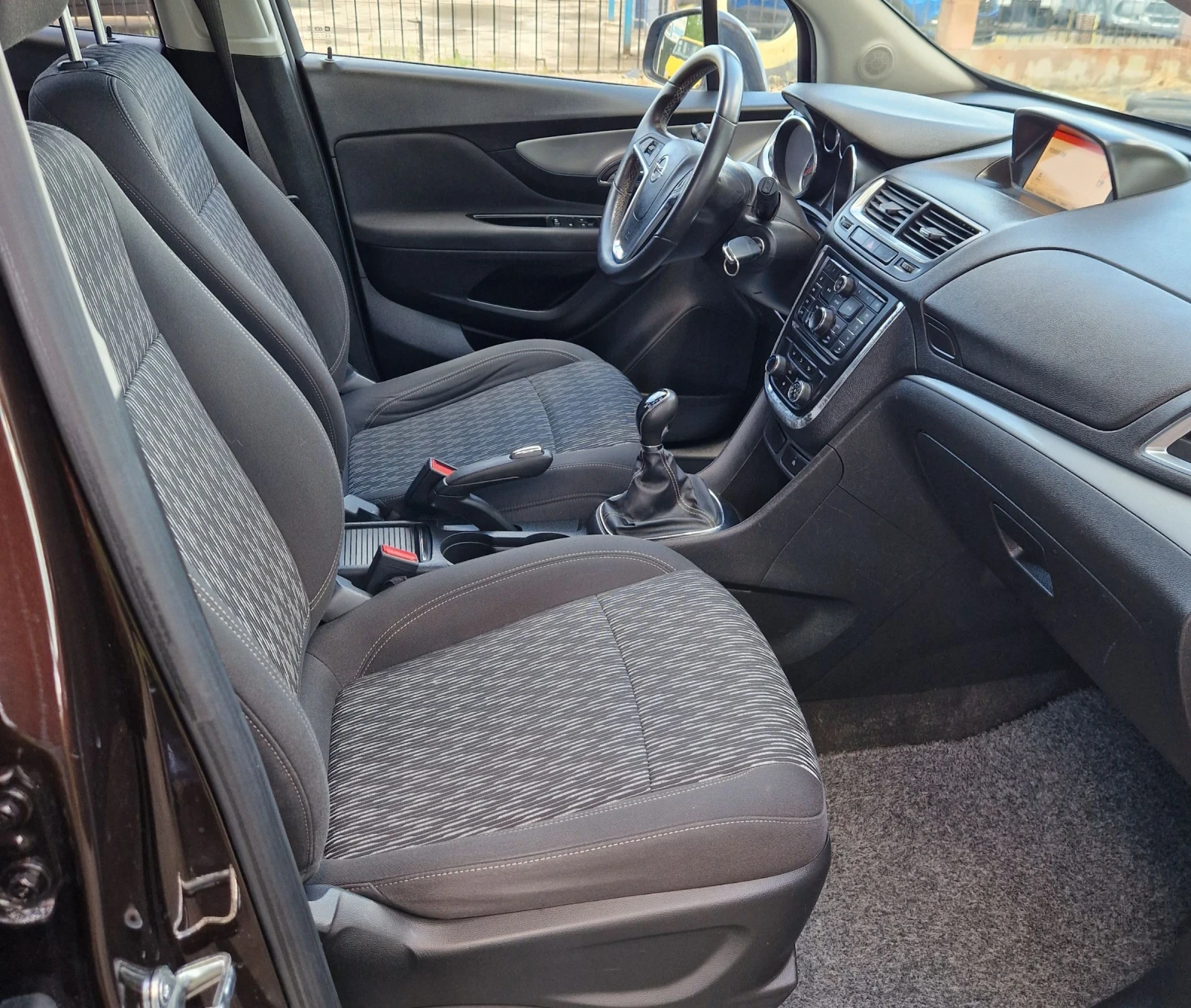 Opel Mokka 1.7CDTI, снимка 14 - Автомобили и джипове - 54720598