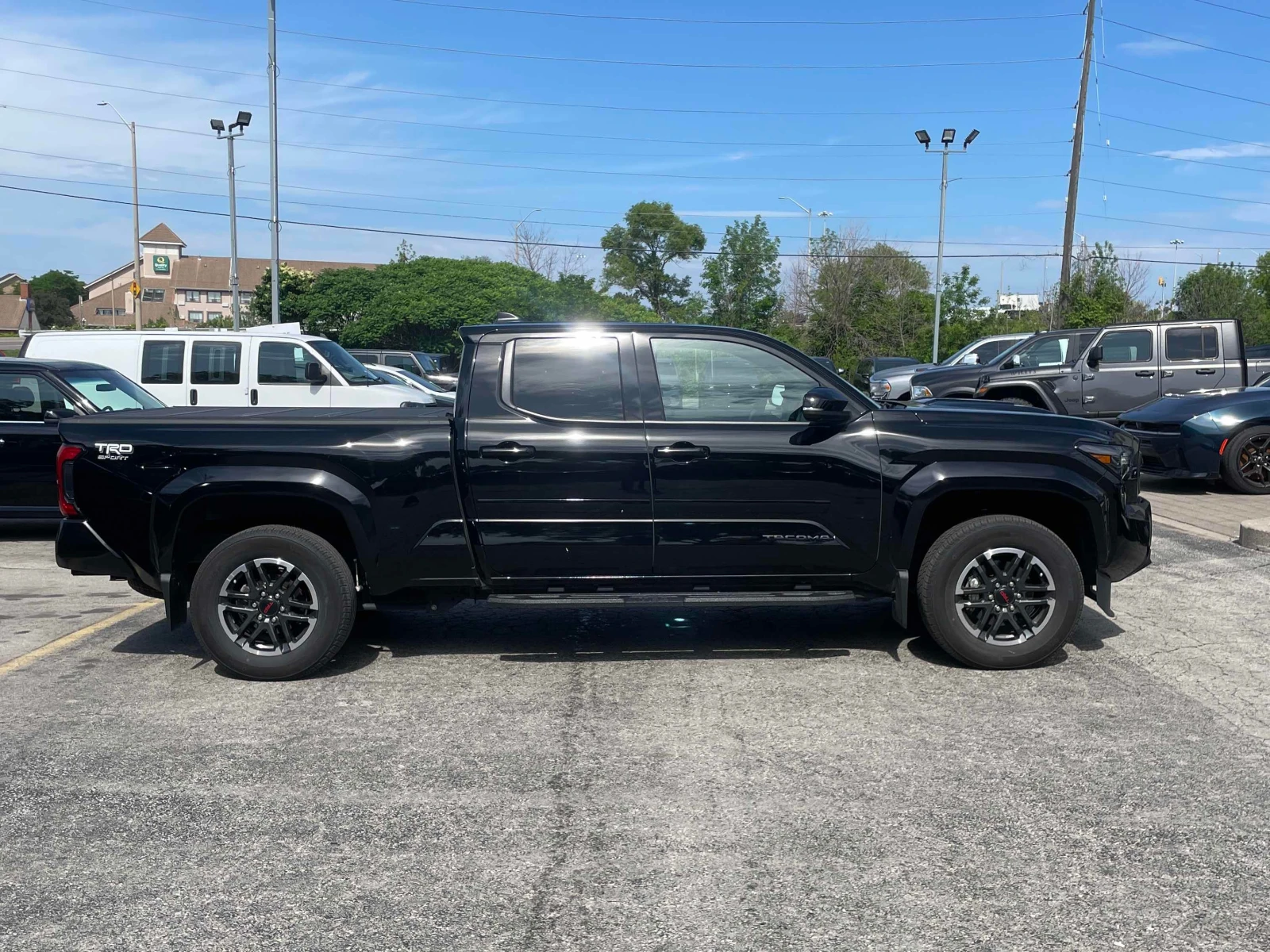 Toyota Tundra 4x4 Double Cab Auto * * CARFAX * * АВТО КРЕДИТ * *, снимка 4 - Автомобили и джипове - 54870415