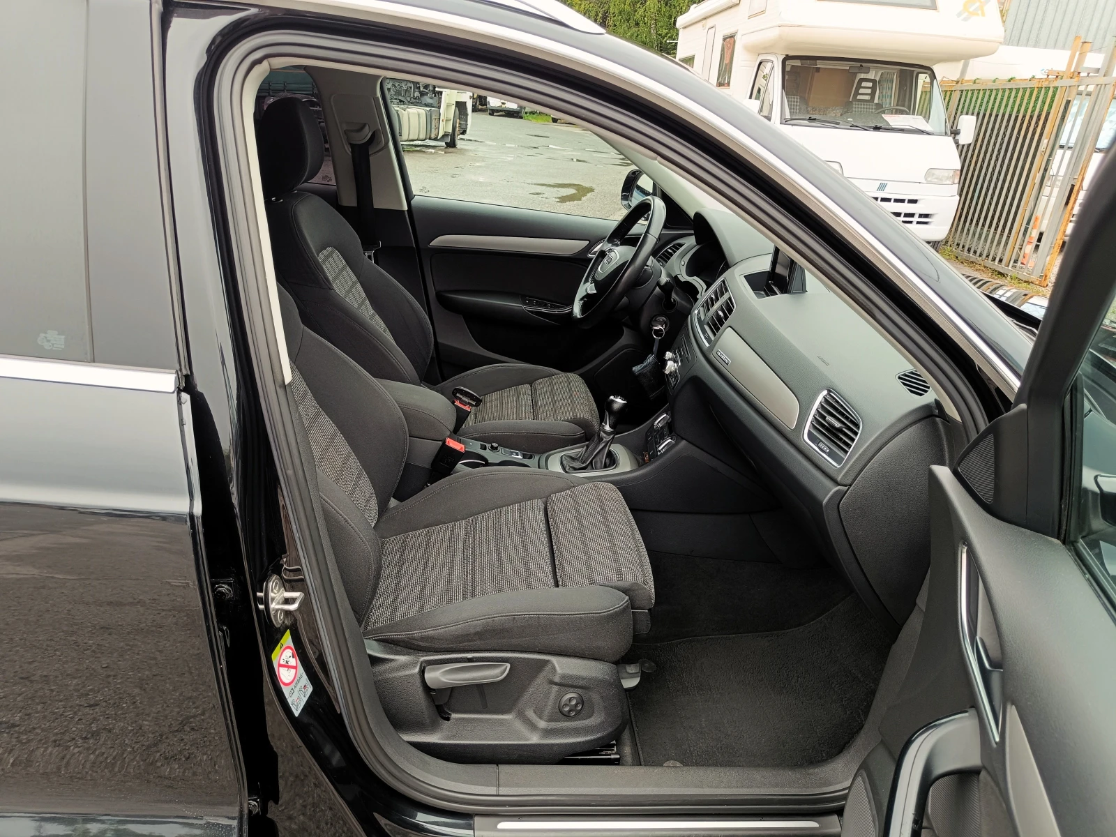 Audi Q3 2.0 TDi* Quattro* S-Line* ОБСЛУЖЕН* , снимка 10 - Автомобили и джипове - 55436671