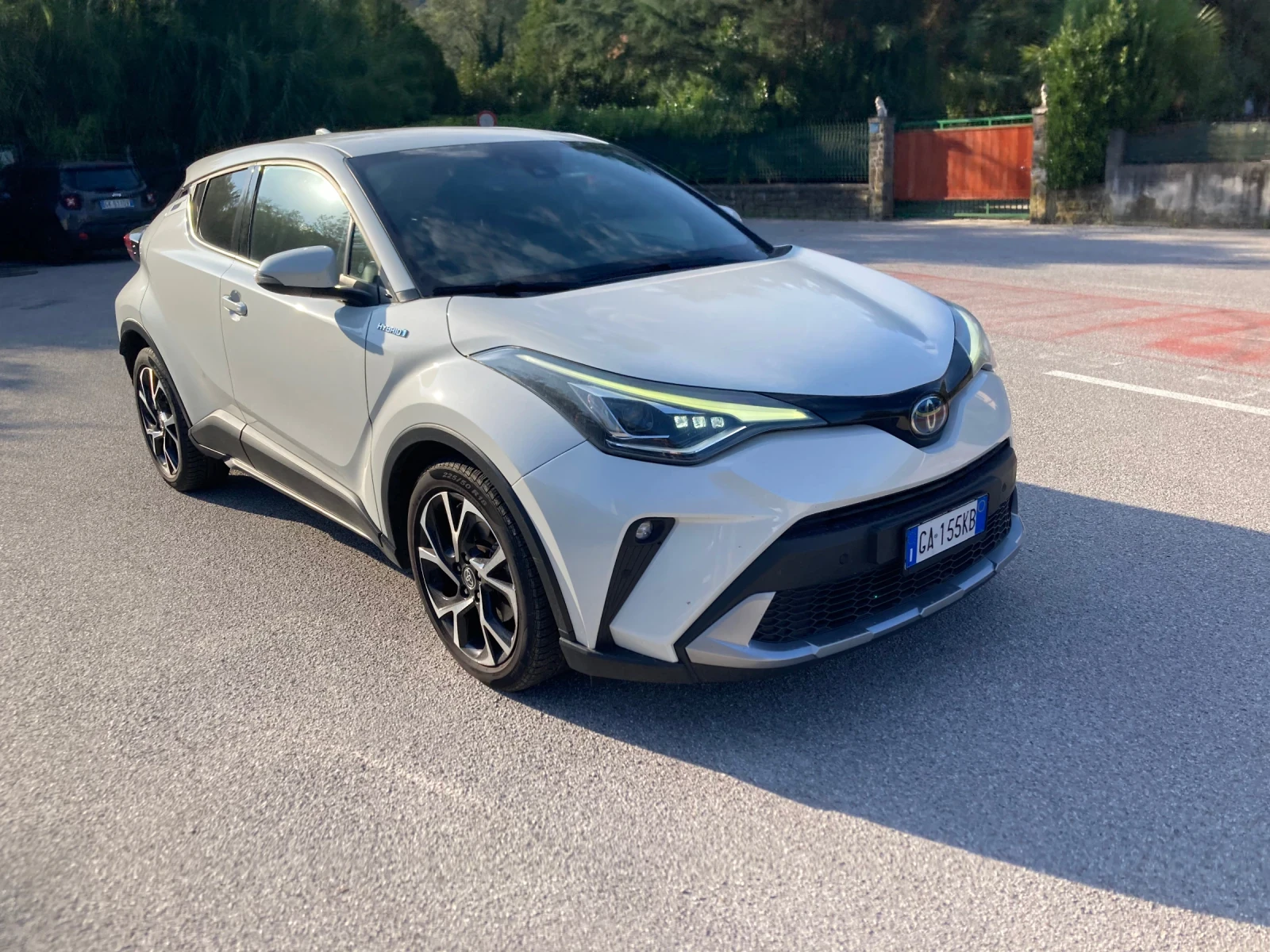 Toyota C-HR 1.8 Hibrid Lounge 150000km Originalni, снимка 2 - Автомобили и джипове - 55927131