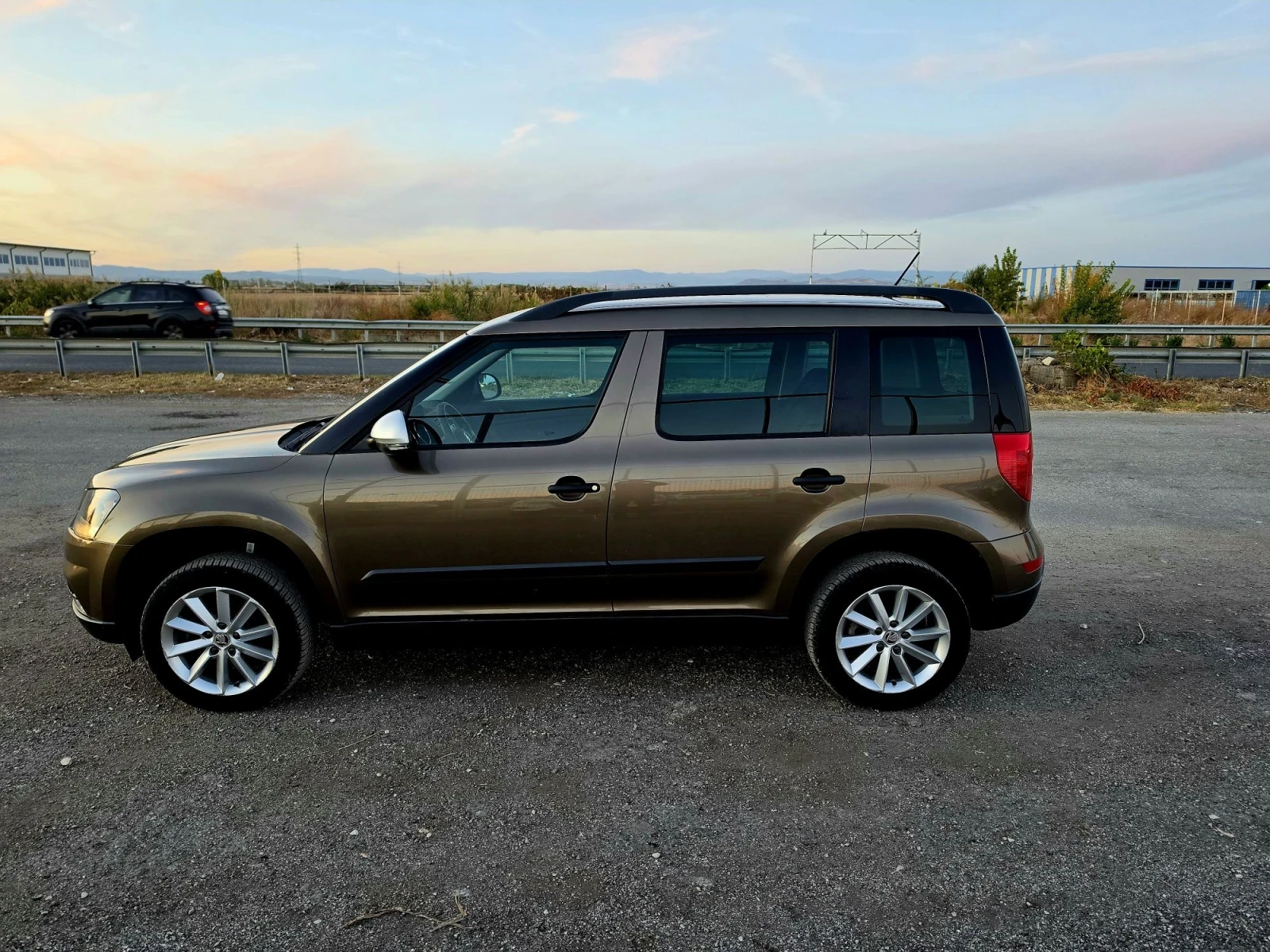 Skoda Yeti АВТОМАТИК, снимка 3 - Автомобили и джипове - 56364163