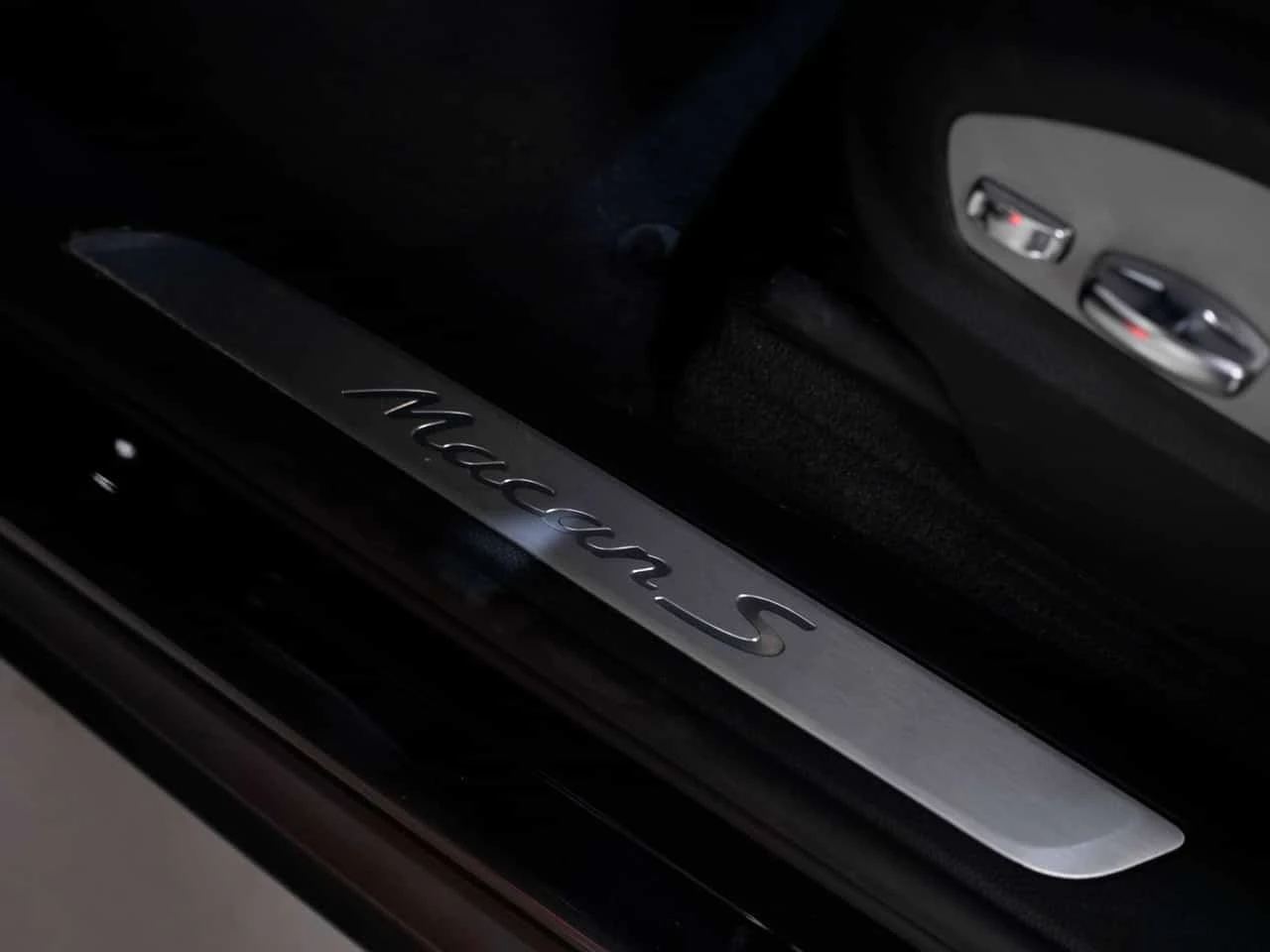 Porsche Macan  S | PREMIUM PLUS | 21 IN * CARFAX * , снимка 10 - Автомобили и джипове - 56715206