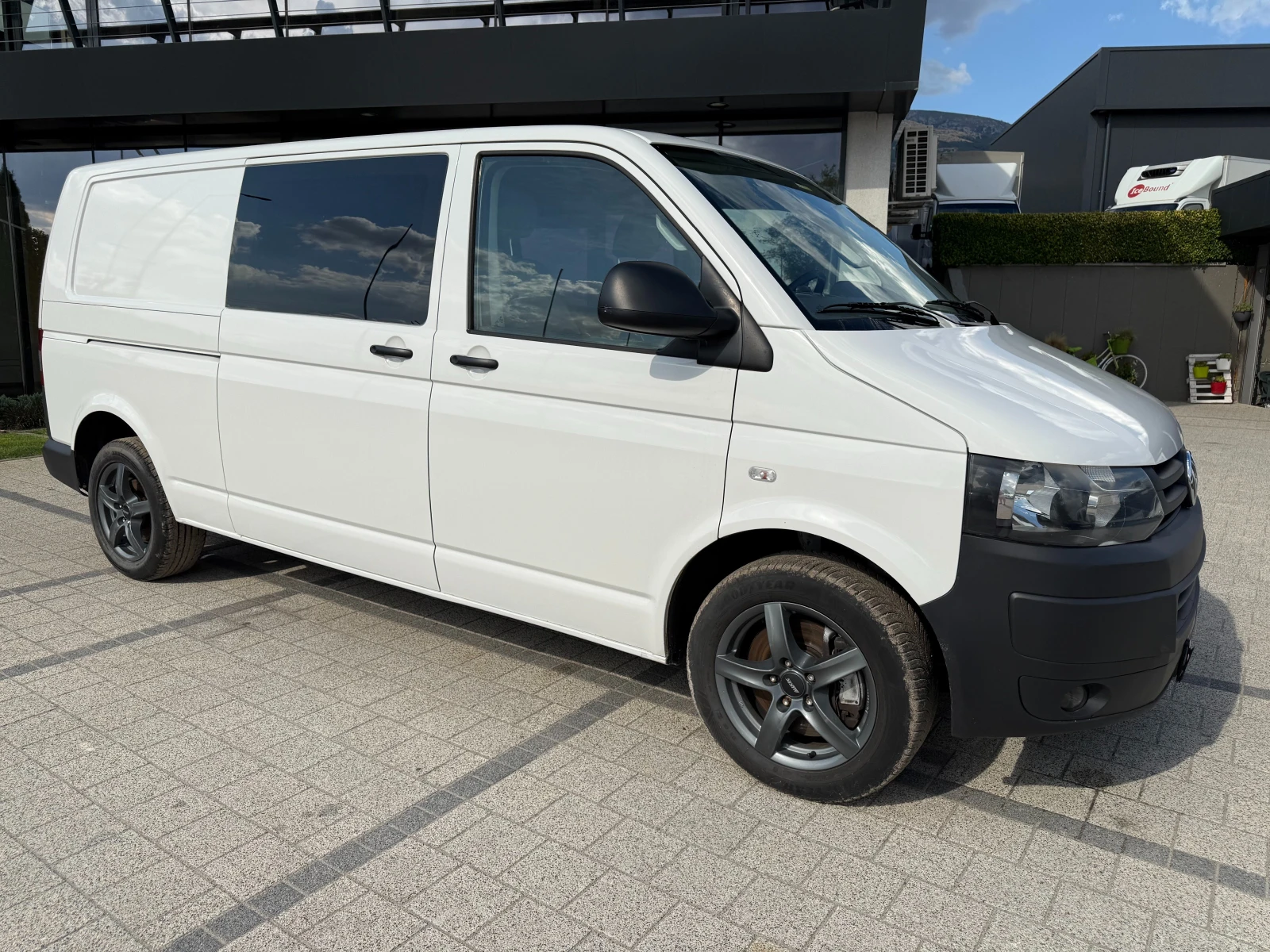 VW T5 2.0TDI 180к.с.  Товаропътнически Long  - изображение 2