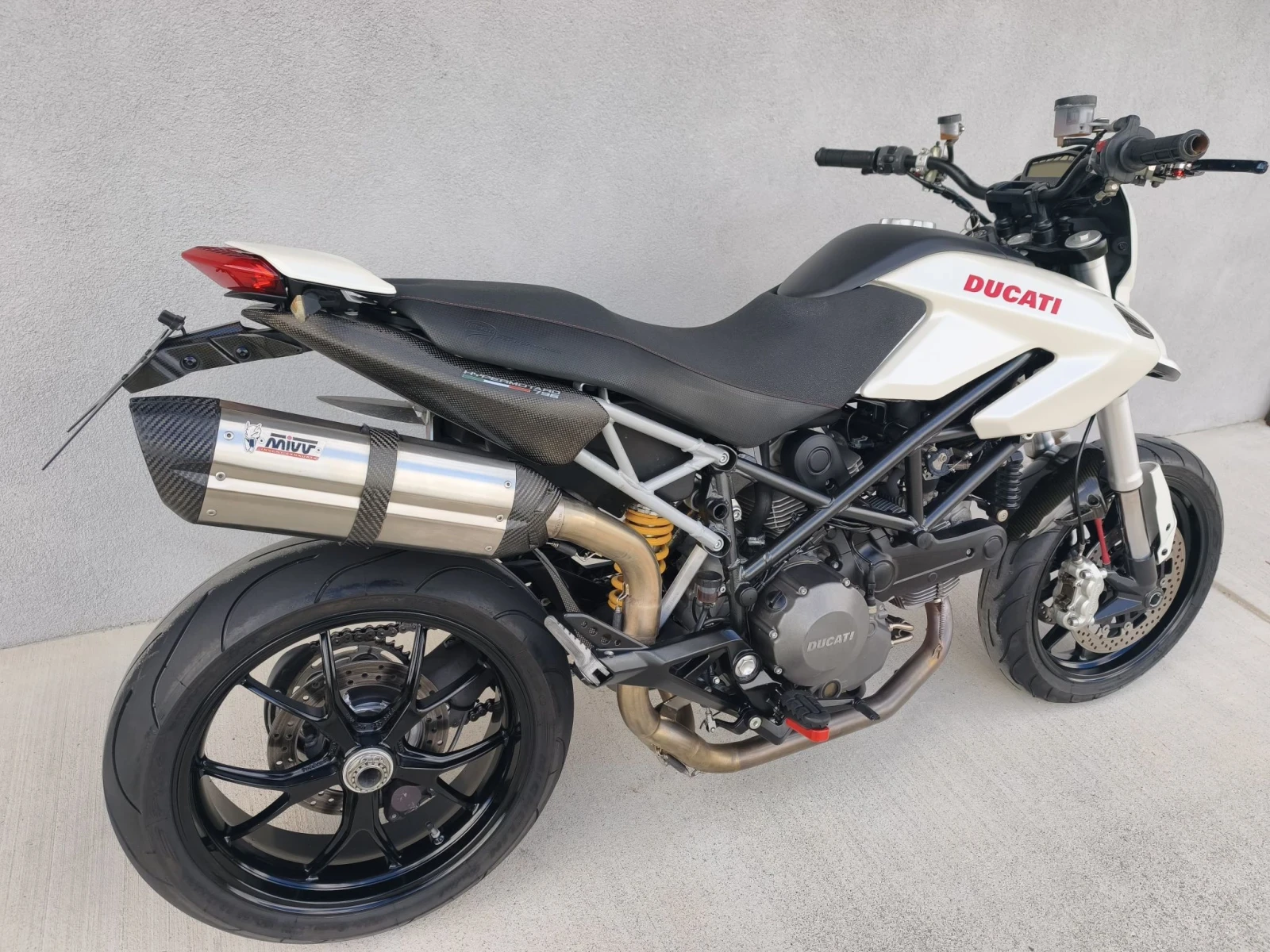 Ducati Hypermotard  2011 година, снимка 3 - Мотоциклети и мототехника - 56261581