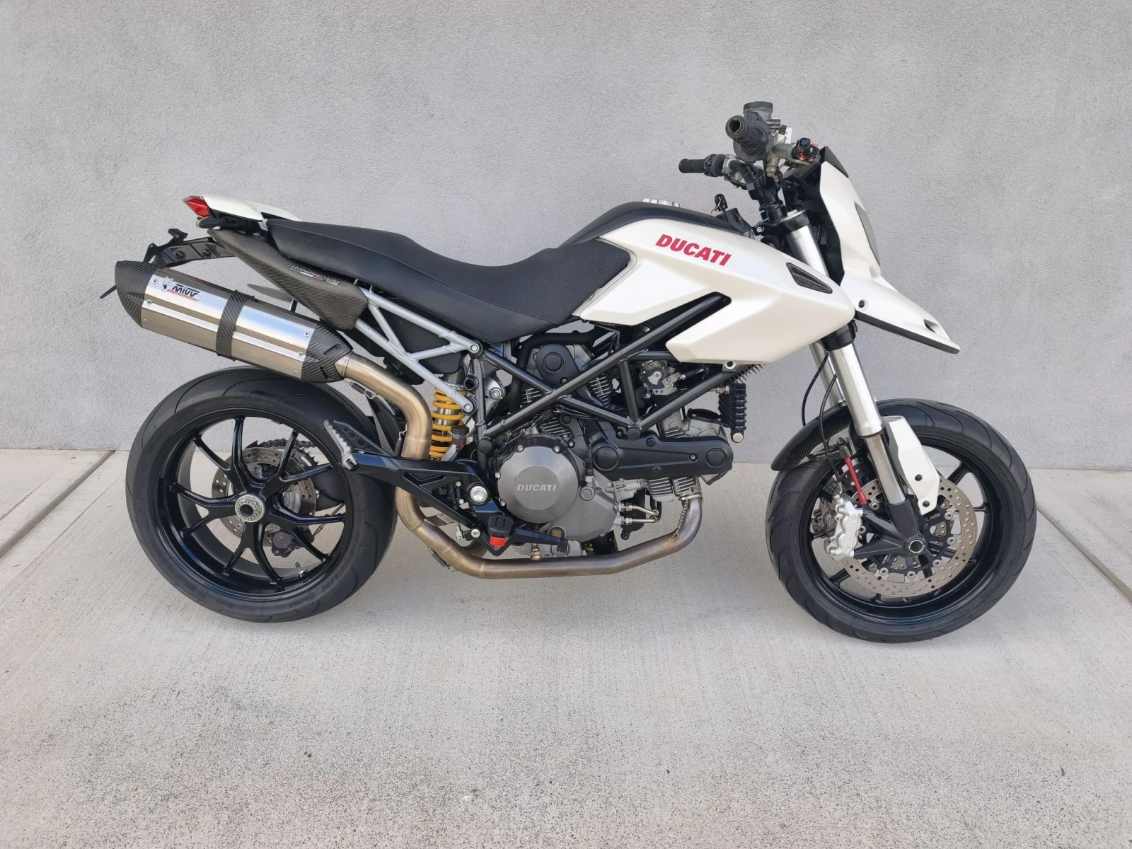 Ducati Hypermotard  2011 година