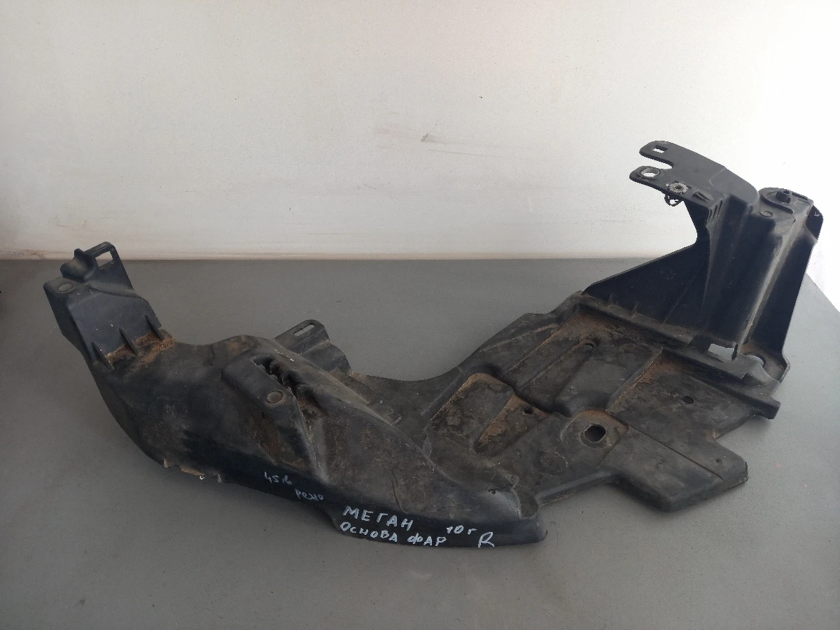 Основа водач десен фар Рено Меган 10г.