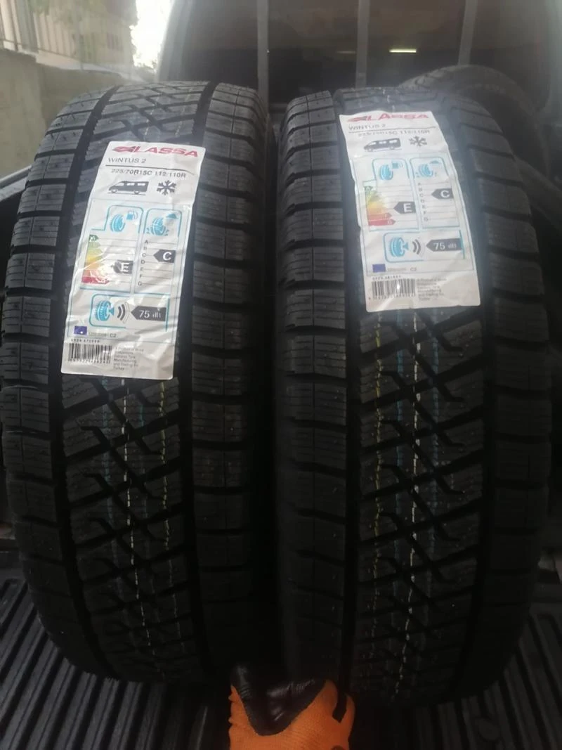 Гуми Зимни 225/70R15, снимка 1 - Гуми и джанти - 31638514