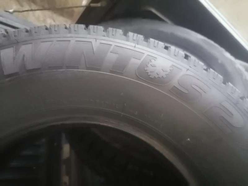 Гуми Зимни 225/70R15, снимка 8 - Гуми и джанти - 31638514