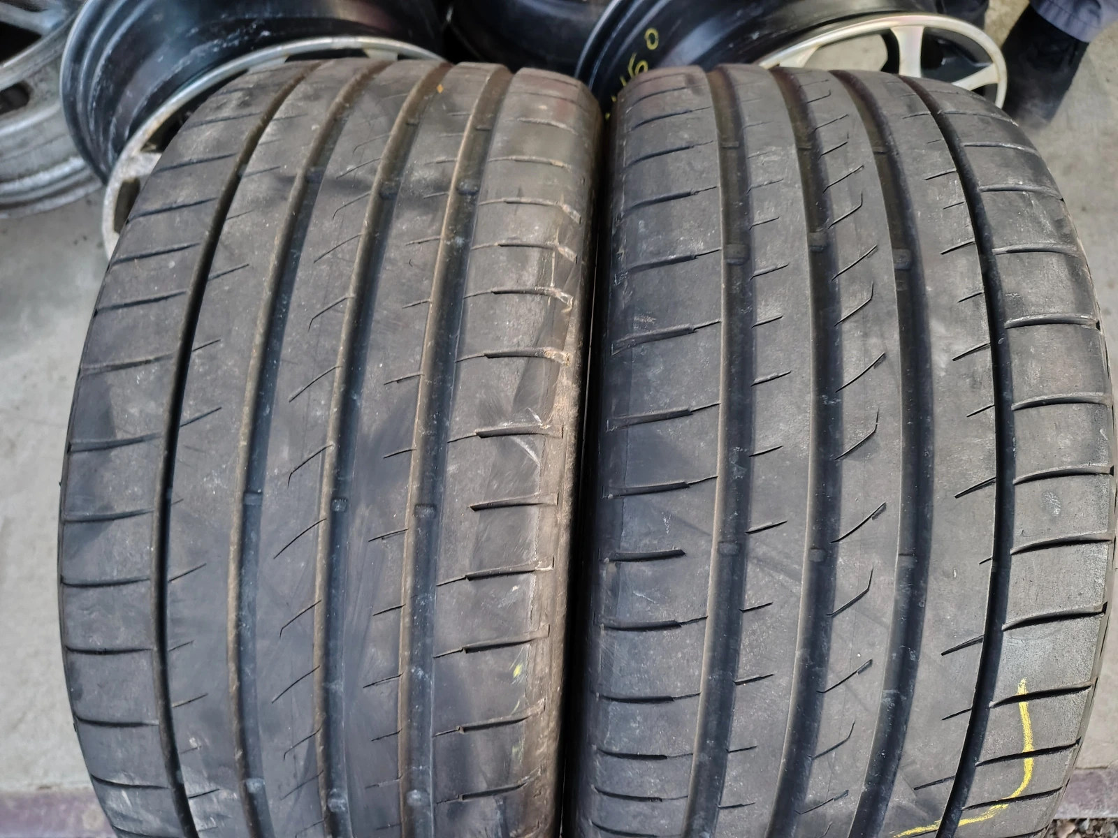 Гуми Летни 235/35R19, снимка 2 - Гуми и джанти - 54085603